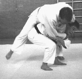 kuzushi5 The Role of Unbalancing in Judo - Kuzushi 
