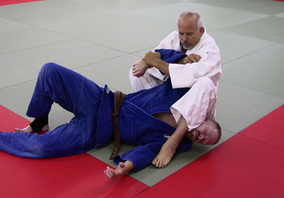 jujigatame-3 The Most Powerful Armlock in Judo -- Ude hishigi juji gatame (cross arm lock) 