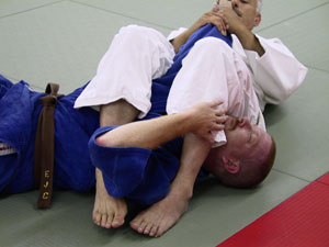 jujigatame-7 The Most Powerful Armlock in Judo -- Ude hishigi juji gatame (cross arm lock) 